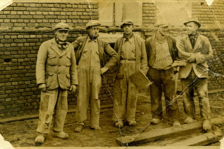 Voegers (burgerarbeiders) in Kamp Vught, collectie NM Kamp Vught