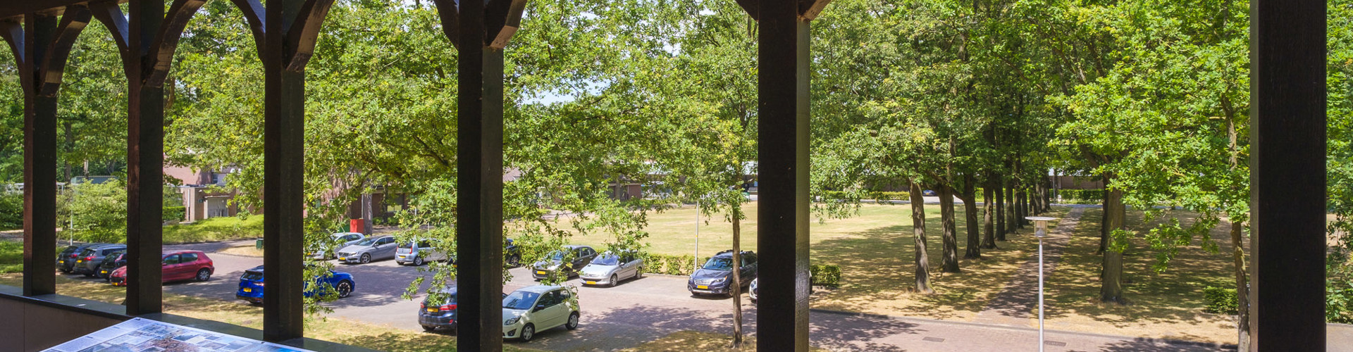 Balkon Kommandantur-rondleiding SS-terrein-beeld Jan van de Ven